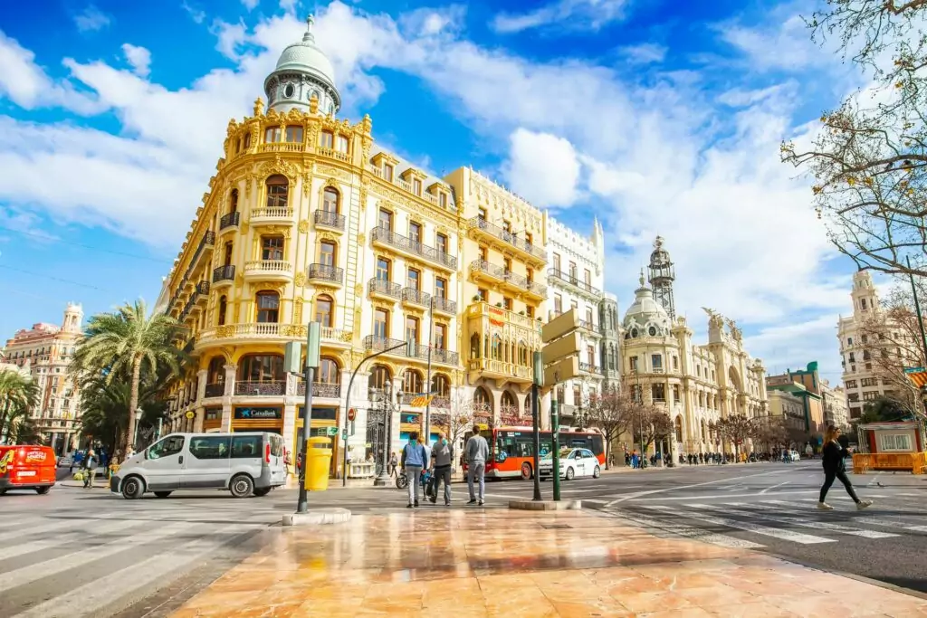 Livin'Valencia I Real Estate Advisors in Valencia